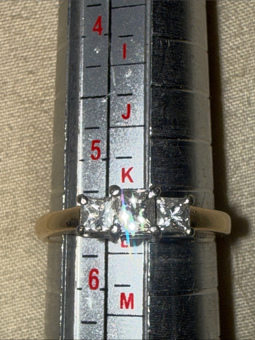DIAMOND 3 stone 14k gold ring STUNNING size 5 3/4. Retail $1200 100% authentic - Picture 5 of 15
